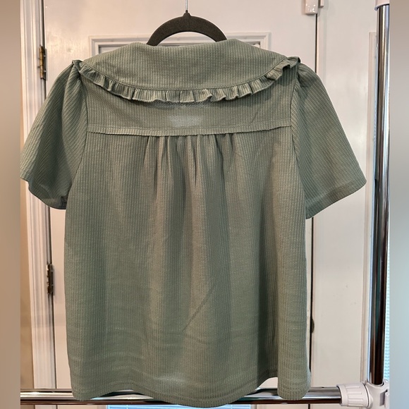 Size M Umgee Sage Green Peter Pan Collar Blouse. NWT! - Picture 3 of 3